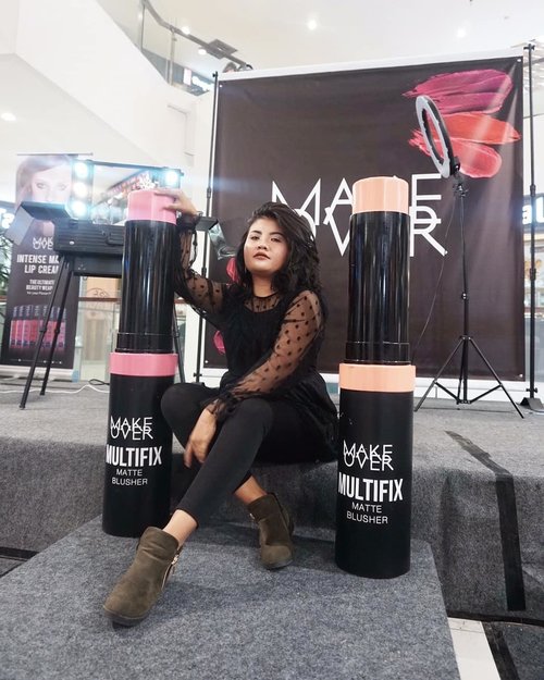 .
So freaking Happy we @beautygoers can attend Influencer Mini Gathering with @makeoverid
.
In this event we all had a chance to try their newest product "Multi Fix Matte Blusher".
5 vibrant and matte colors is perfect to complete your makeup look. I use shades No. 01 to achieve this "NATURAL LEWK". (Okay pleaseee jangan di demo)
.
#MakeoverID #BeautygoersxMakeover 
#BeautygoersID
.
#Clozetteid #Beauty #makeup #event #motd #natural #lewk