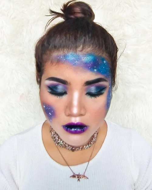 .
Sorry babes i'm from outer space. If you want me pay the tax first.
.
Product Deets :
@naulicosmetics Glow Me Up Setting spray & Makeup Seal
@nyxcosmetics NYX Cosmic Metals "Shades Asteroid Aura & Dark Nebula"
@getthelookid @lorealindonesia Loreal Lash Paradise Mascara
@benefitindonesia Goof Proof Eyebrow Pencil "Shades 06" & Hoola Bronzer Powder
@lagirlindonesia Strobe Lite Strobing Powder "Shades 110watt"
@makeoverid hydration serum
.
#Clozetteid #beauty #BeautygoersID #beautybloggerindonesia #bloggermafia #makeup #motd #fxmakeup #art #galactic #highlighter #onfleek #slay #slayqueen #makeupfreak #makeupartist #bloggermakeup #bloggerstyle