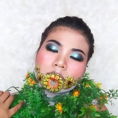 .
Every flowers bloom on its own time.
.
Could you say this is my time to bloom?
.
#Clozetteid #Beauty #BeautygoersID #bunnyneedsmakeup #setterspace #beautybloggerindonesia #bloggermafia #tasyashoutoutfarasya #makeup #motd #fxmakeup #facepainting #art #flower #makeupfreak #makeupartist