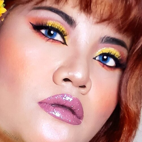 Summer vibe anyone???
.
.
Berasa happy masih bisa main2 sama makeup. Meski tangan kaku lagi karena udah jarang banget. Watchu think???
.
.
.
#ClozetteId #beauty #motd #makeup #summer #summervibes #colorful