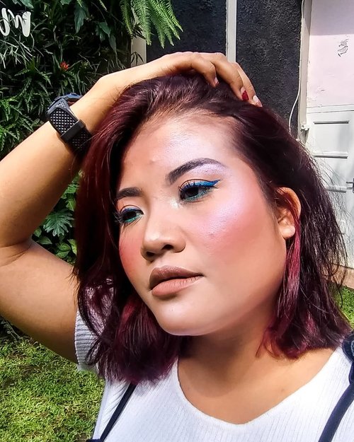 .
Show your sparks, they said. But i'll prefer to show my lights. 😎😎
.
Highlighter : Catrice Arctic Glow Highlighter
From @mybeautypedia.id
.
#clozetteid #beauty #selfie #makeup #motd #highlighter #onfleek #slay