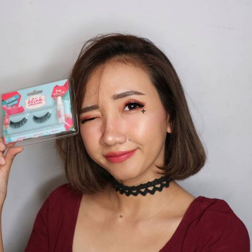 Siapa nih tim fake lashes alias bulu mata palsu?Dari dulu aku suka banget pake fake lashes, dan @blinkcharmjadi bulu mata favorit aku karena beratnya super light weight cuma 0.01 gram. Jadi ga berasa deh pake fake lashes. Tulangnya (band) juga sangat flexible ergonomic, jadi pas dipasang langsung ngikutin kelopak mata gitu. Oya, aku bakal review produk ini selengkapnya di youtube aku bareng @clozetteiddan @blinkcharm #clozetteid  #Clozetteidreview  #BlinkCharmXClozetteIdReview #Blinkcharm #premiumeyelashes #wearconfidence