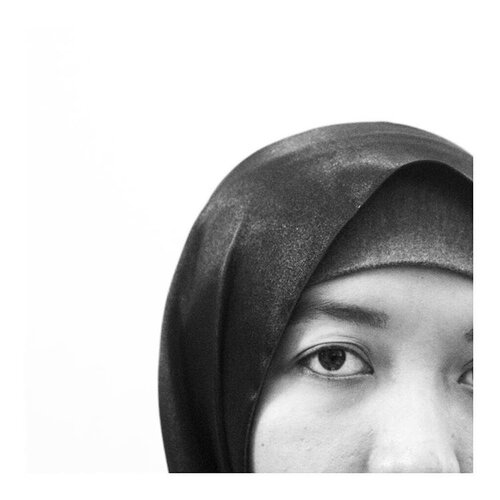 In the beginning it was all black and white - Maureen O'Hara
.
#clozetteid #clozette #blackwhite