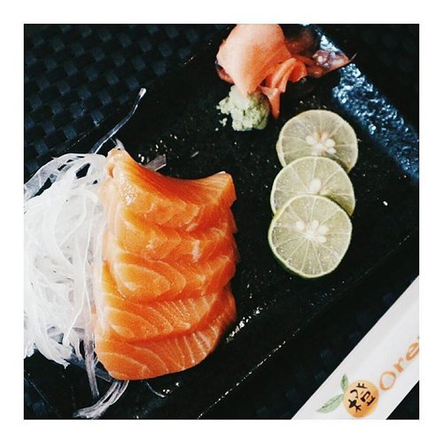 Salmon Sashimi review, soon at rusydinat.com 👌👌👌
.
cc : @orenjisushisemarang
.
#ggrep #clozetteid #food #foodie #instafood #foodporn #sashimi #salmon #japanfood #kulinersemarang
