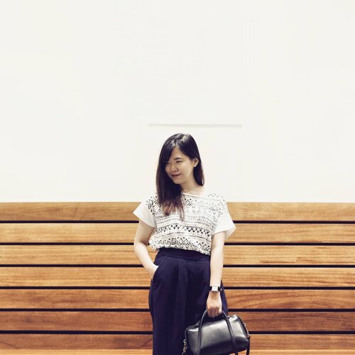 Hello world and oh good night! Been offline on updating my IG simply cuz I was trapped by my mind on curating picture is or theme.  Anybody feels the same? ..#vheiiの日記 #clozetteid #likeforlike #like4like #heart #beautyblogger