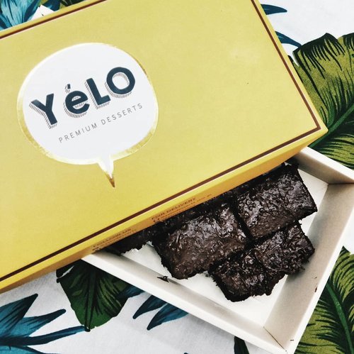 My current addiction comes from my hate of ovomaltine and nutella but @yelodesserts fudge brownies make it perfect for me. One box not enough! Bought it yesterday and its gone now LOL #iamfoodiehuntress #clozetteid #zomato #foodie