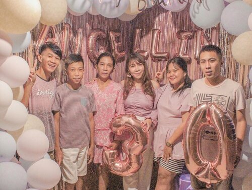 Throwback to July 4th, 2020 - My birthday photo session 💖💜 “My Precious”
.
.
.
.
.
#tbt #latepost #birthday #family #preciousmoments #rosegold #silver #decoration #clozette #clozetteid