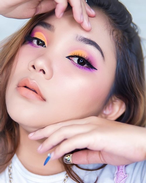 Udah lama ga mainan eyeshadow. .
.

Semoga hari kalian cerah ya. Semangat buat kalian yg aktivitas nya di Jakarta. 💗 .
.
.

#lidyamakeup #makeup #beauty #indobeautysquad #motd #beautyenthusiast #makeuptutorial #facepalette #clozetteid #makeupoftheday #beautybloggers #beautyvlogger #colorfulmakeup