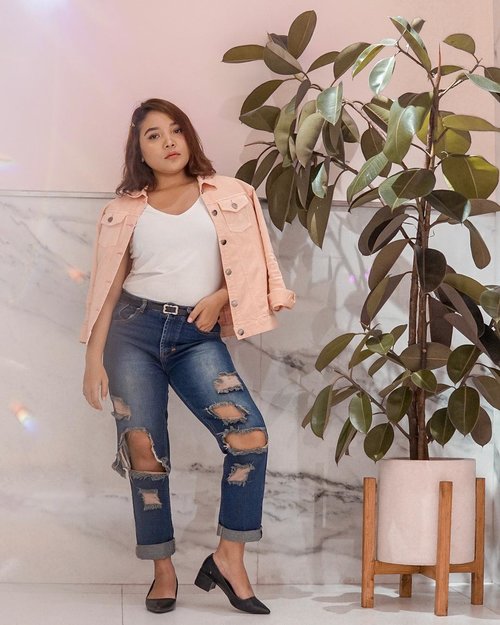 Pinky style. Do you love it? .
. 📸 :  @olin.dnd .
.
.

#ootdlidya #ootd #pinkstyle #fashionblogger #fashionnova #outfitinspo #outfitinspiration #outfitideas #outfits #clozetteid #streetstyle #casual #fashion