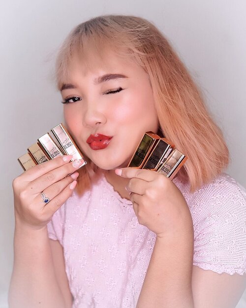 #LidyaReview .

Seneng banget bisa nyobain seluruh warna nya Hydra Gloss Lipstick @byscosmetics_id ❤️
Menurut aku lipstick ini warna nya cantik2 banget dan mayoritas lebih ke nude color. Kalau aku pribadi paling suka nomor 4,5 dan 7 💖 btw hydra gloss ini nyaman banget dipakai, ringan, and so creamy. Kalau kalian pakai ini bibir terlihat sehat dan lembab karena mengandung  avocado oil, olive oil dan coconut oil. .

Nah kalau kalian suka warna yg mana nih? .
.
.

#motd #byscosmetics #hydragloss #indobeautysquad #clozetteid #lipstick #glosslipstick #nudelipstick