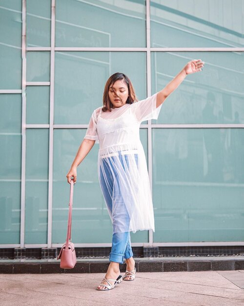 Terus Melangkah .... .

Tile dress : @berrybenka .
.

#ootdlidya #ootd #outfits #fashion #outfitinspiration #style #outfitoftheday #clozetteid #outfitideas #streetstyle #fashionstreet #ootdstreet #explorejakarta #jakartafashion #CHARLESKEITH_ID