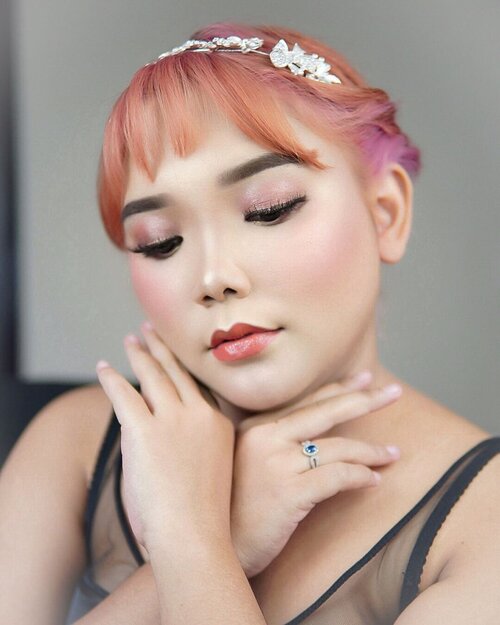 Bridal Makeup by @laveniaoldriana .

Tutorialnya soon ya 💖 .
.
.

#bridalmakeup #bridalhair #makeuppengantin #flawlessmakeup #motd #makeup #lidyamakeup #beauty #indobeautysquad #beautyenthusiast #makeuptutorial #makeupvideos #videomakeup #clozetteid #makeupoftheday