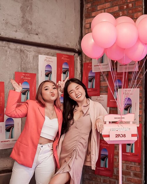 Throwback when I attended @secondatebeauty Launching party 🎉 .Finally ketemu @querramellca lagi setelah lama dia menuntut ilmu. Miss ya 💗 ..#secondateparty #ootdlidya #indobeautysquad #clozetteid #beautyevent #makeup #liptintlokal