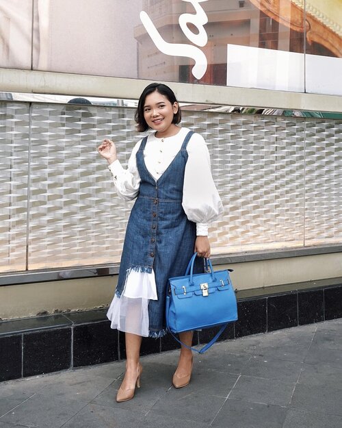 Today's outfit for #JFW2019 wearing denim skirt from @myfavouriteitems_id i really like it 🖤 .
.
. 📷 : @hanjizah .
.

#ootd #ootdlidya #outfitoftheday #jakartafashionweek2019 #jakartafashionweek #fashionstyle #denim #denimstyle #fashion #Clozetteid