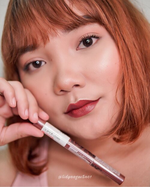 #LipstickHasNeverBeenThisFun ❗️ .

Ini dia lipstik yang sering aku pakai akhir-akhir ini bahkan aku pakai buat bikin video “Makeup di Motor” beberapa waktu lalu. Maybelline Superstay Ink Crayon @maybelline ❤️ .

Yang aku suka dari lipstik ini adalah Tip nya runcing/ precise jadi memudahkan kita untuk memakai nya bahkan di situasi gila sekalipun (misal saat lari ngejar kereta, makeup di gojek, dll)! Gak cuma itu, Maybelline Superstay Ink Crayon ini juga sudah dilengkapi oleh rautan yang bisa dilepas pasang dibagian belakang lipstick. Duh kebayang ga sih betapa praktis nya! .

Nah buat tahu review lengkap dari aku, yuk baca blog aku. Kalian tinggal klik link di bio aku ya 💖 .
.
.

#makeup #lidyamakeup #beauty #indobeautysquad #beautyenthusiast #clozetteid #makeupoftheday #maybelline #maybellineindonesia #superstayinkcrayon #maybellinesuperstayinkcrayon #lipstikmatte #lipstickmatte