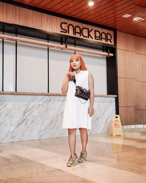 Tempat fav = Snack Bar ! .
.
.

#ootdlidya #ootd #outfits #fashion #outfitinspiration #style #outfitoftheday #clozetteid #outfitideas #streetstyle #fashionstreet #ootdstreet #explorejakarta #jakartafashion