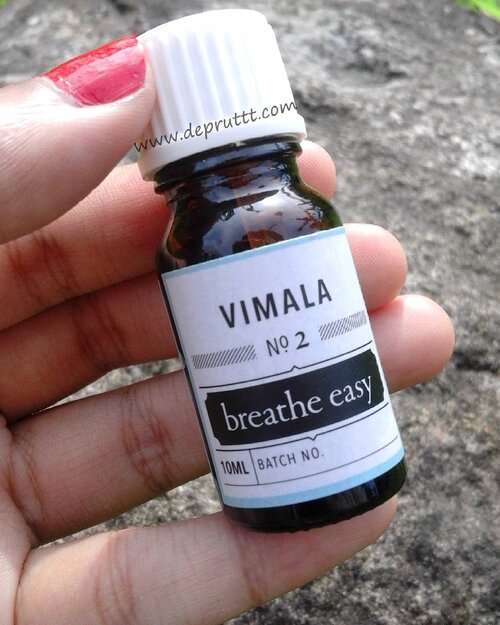 Essential Oil yang meringankan rasa pegal dan membuat pikiran jadi rileks. Btw @vimala_co ini produk lokal loh ! Penasaran seperti apa? Yuk baca review lengkapnya di blog ku !
.
🌿bit.ly/VimalaEssentialOil🌿 LINK ON MY BIO
.
.
#vimala #vimalablends #artisan #allnatural#aromatherapy#essentialoil#clozetteID#beautygram#beautyblogger#beautiesquad#indonesianbeautyblogger