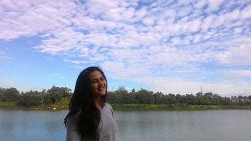The sun is up, the sky is blue. Its beautiful, and so are you.

Have a nice weekend everybaby!! #clozetteid #daily #scenery #nofilter #dailymotivation #quote