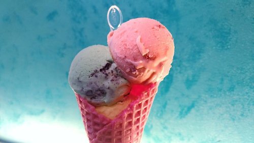 A lil bit of heaven @northpolecafe : the lovely gelato of mango, strawberry & mint chococips🍦🍧🍨🍓 .
.
#northpolecafe  #gelato #ggrep #ifafoodjourney  #ggrepfoodie #clozetteid