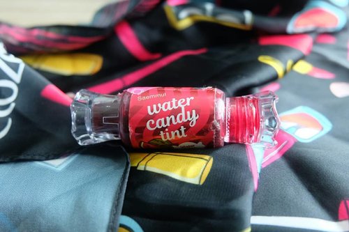 Udah tayang di blog review #liptint favoritku @thesaem.official : The Saem Saemmul Water Candy Tint shade watermelon 🍉🍉🍉 ..Liptintnya ringan, cepat menyerap, dan tahan lama. Luvvv! Review lengkapnya udah di blog yah! .📍http://bit.ly/LiptinthesaemClickable link di bio yah😊...#clozetteid#ifabeautystory#BloggerPerempuan#beautiesquad #kbbvmember#femalebloggerid#thesaemsaemmulwatercandytint