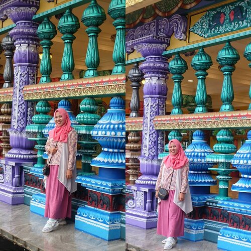 Hi from KL!🇲🇾 Ternyata 3D2N di kuala lumpur tuh singkat banget! Fix sih harus balik lagi!!! .Slide 1:  foto di kuil Hindu yg ada di batu caves. Cantik bgt warna-warni gitu..Slide 2: foto di patung murugan yg jd icon Batu Caves..Slide 3: tangga menuju Gua Batu yg jumlahnya 272..Waktu sampai sini hujan jadi ya explore seadanya aja. Banyak burung merpati, ku happy! Ada tangga cantik warna-warni di slide 3, buat naik ke Gua Batu. Tapi ku tak shanggup, sudah terlalu jompo. Ratusan tangganya, hujan pula 😂..Btw masuk sini gratis ko!!.....#ifatraveldiary #kltrip #visitmalaysia #exploremalaysia #ggrep #clozetteid #batucaves #batucavesmalaysia #ifaKLtrip #selangor