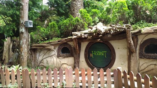 Mandatory spot to pose @farmhouselembangbdg : Rumah hobbit😊
#visitbandung #farmhouselembang  #rumahhobbit #ggrep #clozetteid #ifatraveldiary