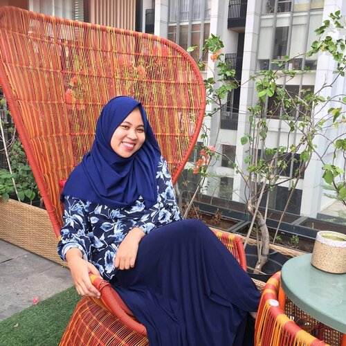 Saturday chillin' with ukhti-ukhti (insyaAllah) sholehah yah siss💖💖 ..Pulang kajian kelaperan dan nemuin hidden gem di Senopati suits : @onthree.id 💫✨ ..Tempatnya pewe, asyik, chill banget, makanannya pun enak! Harganya so so lah ya makan di cafe. Recommended si buat nongki2 & chitchat2👌Ps: lidah cabe ijonya endeuus! Sayang pas inget foto udah abis duluan😂Jadiii bulan depan ke mana kita?  @dillafdiah@mutiaalifahputri😜😜.#approvedbyifa #ifafoodjourney #ggrep #clozetteid #onthree #onthreesenopati