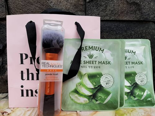 Salah 2 produk yang masuk ke October Beauty Haulku hasil belanja di PayDay salenya @sociolla yang super duper best deal💸💸💸 Hayooo kalian beli skincare & makeup apa aja bulan kemarin?

Review lengkap skincare & makeup apa aja yg kubeli udah ada di blog. Cusss mampiirr✨ http://bit.ly/Octbeautyhaul
.
.
.
.
#approvedbyifa #imusyrifahdotcom #beautyhaul #ibb #skincare #makeup #ClozetteID