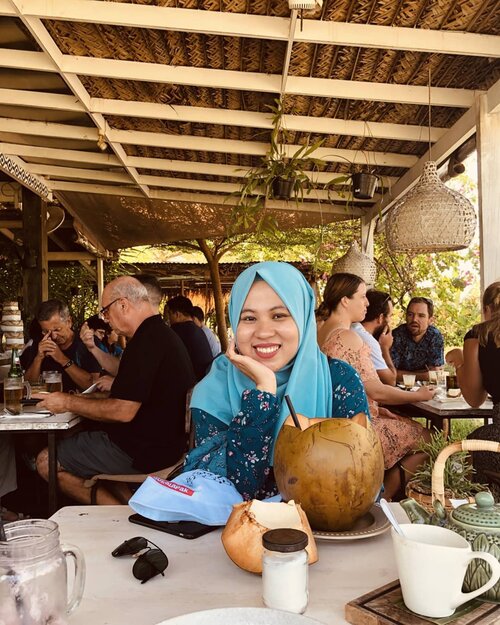 Eat, chill & enjoy every corner of @nook_bali ♥️.....#nookbali #ifatraveldiary #ifabalitrip #clozetteid #approvedbyifa #thebalibible #balilife #explorebali #ifafoodjourney #hijabtravellers #nookbalirestaurant #kulinerbali #ggrep