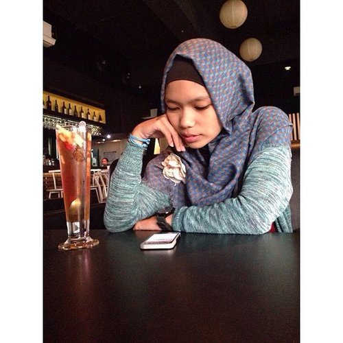 First candid #candid #hijab #hijabers #ootd #clozetteID thanks for cardi from @mayoutfit unyuk 😘😍