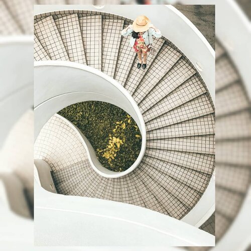 1/365
_
The famous white washed spiral staircase at Marina that has been flooding most singaporean insta accounts .✨ (link on the bio) #kerinsg #singaporeheritage #clozetteid #travel