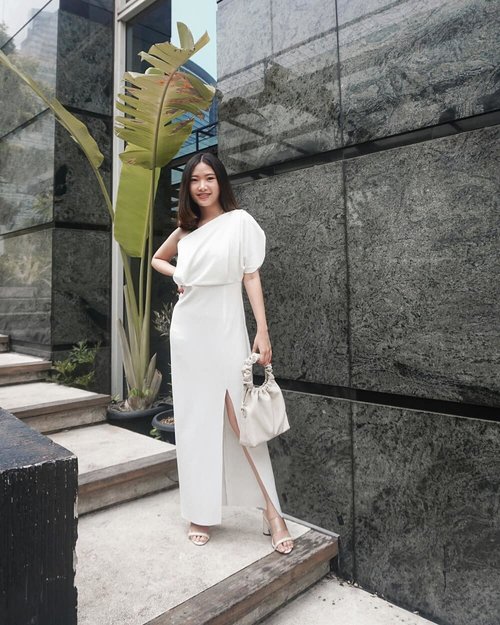 Feeling white, cream and everything nice. Loving how this dress compliments my posture. ❤ ......#clozetteid #sbnblogger #beauty #ootd #fashion #fashionphotography #blogger #fashionblogger #style #styleblogger #lookbookindonesia #lookbook #wiwt #koreanfashion #partylook #wedding #dresses #dressup