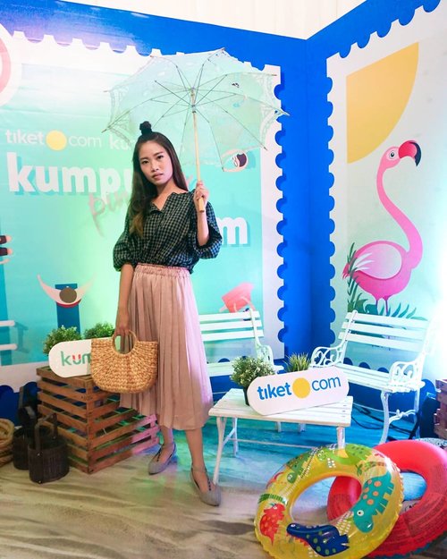 About last night "Kumpul Pinggir Kolam" with @kumparancom & @tiketcom 🍍🌴👒
.
 I do always have Chill Vibes for Live Night Music!! Y'know. Will share all the fun on my blogspot later. Tuned in loves! 💃#KerStyle 
__
#Kumparan #KumpulPinggirKolam #TiketcomOTW