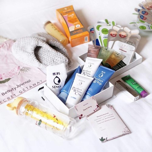 Getting goodie bag full of beauty or skincare gem is fascinating. Thank you @beautyjournal @steviiewong and the other brands i tag on the photo for hosting this 😆Let's delve into what's inside:1. @senkaindonesiaIn love with the texture and how it cleans and smoothens the skin (perfect whip), i'd love to tryy the perfect white clayy! 2. @purepawpawidSince i've been troubling for dry and chapped lip, great ointment is my little helper, isn't @purepawpawid? (so curious to try this! )3. @madforlipstickAs much as i mad for skincare, it is how it goes to lipstick. Been heard many great review about your product tho, lookinh forward to get it in hand 😗4. @mediheal_idnInstantly rejuvenates and makes our skin supple and plumpier than before, im eager to try this effective producttt uh oh! 5. @clinelleid Theee 24k gold products of yours really interesting now it's new turn to try the other interesting product! 6. Last but not leastttt @renefurtererid product treatment against hair loss as my colored hair is quite in hair loss touble due to the bleach and stuff this would be one of my rescue kit 🙆_A chance that shouldn't be missed to get all these fascinating product 🎉🎁 #steviexbeautyjournal #bjsecretgetaway #beautyjournal 🌈❤ -#clozetteid