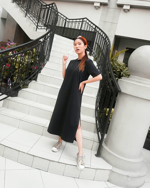 Welcoming new chapter of my Birth-Year! 🌈 Another better-self, experiences, challenges and life-lesson. Cheers to being more mature mentally and spiritually. Amen to that, Thank you God 🌻
__
Overall dress @monomolly.id makes me look effortlessly decent and chic.Thank you! ✨ #jointhetrend