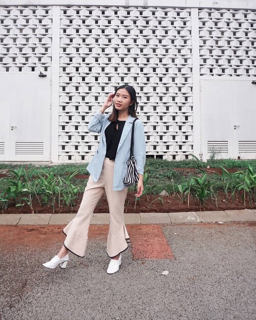 My ootd doesn't sound like it's a gloomy day. Or it does? Power-dressingg 😏
.
.
.
.
.
.
.
#style #styleblogger #indoblogger #sbnblogger #clozetteid #beautynesia #love #ootd #style #fashion #fashionblogger #blogger #love #ootdindo #lookbook #unique #lookbookindonesia #fashun #likeforlike