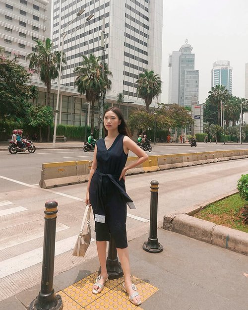 Happy belated birthday Jakarta :) Miss those times that i could conquer you without worrying about oh co ro na~ Praying for the better condition ⛅ 
Using @wanderlust.preset (again in warm light) .
.
.
.
.
.
.
.
#ootd #fashion #jakarta #coronavirus #byecorona #plazaindonesia #ootdindo #indonesia #lookbook #lightroom #pinterestinspired #filters #styleinspo #style #ootdinspiration #clozetteid