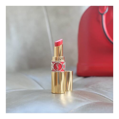 Lipstick oh lipstick!!!
Lipstick can change your mood... yes that word is true

Rouge A Levres by @yslbeauty #82
It's sweet chili red
High moisture
Elegant packaging
Natural color
Believe me.. it will change your mood

Love you @anggarahman 
Muach muach muachh..... .

#beautyblogger #blogger 
#kbeauty #bblogger #bestoftheday #BeautyBloggerIndonesia #beautyblogger #beauty #makeup 
#clozetteid #beautynesiamember #charisceleb #hicharis #beautifuljournal