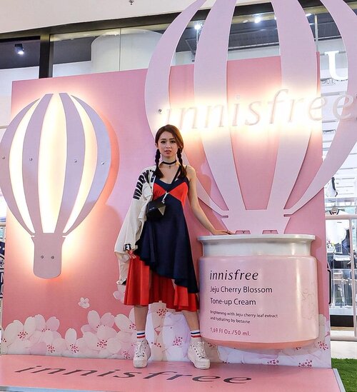 Another day at Amore Pacific Land!!!So much fun there... can't wait for next their event@innisfreeindonesia @mamondeindonesia @sulwhasoo.indonesia @laneigeid #beautyblogger #blogger #kbeauty #vscocam #ullzang #bblogger #bestoftheday #lookbook #style #fashion #styleblogger #BeautyBloggerIndonesia #beautyblogger #fashionblogger #bloggerbabes #beauty #makeup #clozetteid