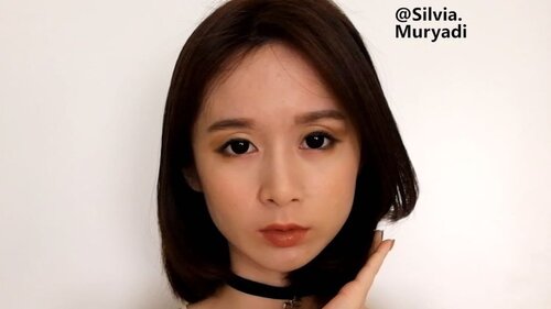 How Silvia Muryadi create her eye brow? .
.
Ini dia janji aku!
Aku sangat pede, kalau alis aku bentuknya straight. Karena ini akan buat mata aku terlihat lebih teduh. 😀 caranya : 
1. Mau ga mau, kalau alis kamu tebel and lebar, harus dirapiin dulu. Karena kalau ga dirapiin, nanti alis BESAR banget.
2. Buat garis lurus di alis bagian atas dan bawah. Yang bawah, lebih panjang kira2 0,5 cm (sesuai muka).
3. Lalu tarik garis dari ujung atas ke ujung bawah, bentuk garisnya miring ya...
4. Selesai deh bingkai alis kamu, skrg kamu tinggal isi aja...
5. Selamat mencoba
.
Aku kl bikin alis jaraaaanggg banget pake eye brow pensil, biasanya aku selalu pake eye brow powder. Tapi beberapa hari ini, aku suka banget eye brow pome from @benefitindonesia .
.
Ini tuh mirip gel, tapi ga setebel gel. Efeknya soft kayak eye brow powder, tapi lebih ga berantakan karena texturenya semi gel
.
.
Aku ga sengaja beli ini di bazaarnya @femaledailynetwork and ternyata bagussss... #beautybysilviamuryadi #beauty #koreanmakeup #koreanmakeuptutorial #makeuptutorial #charisceleb #clozetteid #getthelook