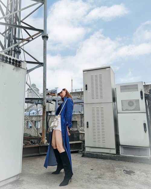 Hello My Roof Top
Hihi... 
Selalu ya photo di sore hari itu selalu paling "sesuatu" cahayanta.. 

Btw, again inu aku photonya pake front camera dari @samsungindonesia #samsunggalaxynote20ultra aja lhoo.. 

Jeans blazer by @stylemafia @styletheoryid 
Black boots by @mango 
Aku belinya di @zaloraid 
Pake kode "ZLRSILVIA" untuk bisa dpt discount tambahan 22% and cashback 10%
Bag @g.bydee (bisa dibawa sporty and bisa dibawa manis kan tas ini)

#stylefashion #styleinspiration #fashionstyle #fashionblogger #fashion #ootdstyle #ootdindokece #ootdindonesia #ootdindo #clozetteid #inspiration