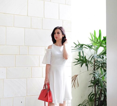 Hello WORLD...
When WHITE dress meets the RED little things
.
.
Dress by @calla.atelier 
#ootd #ootdindonesia #koreanmakeup #beautybysilviamuryadi #clozetteid #hicharis #charisceleb #lookbookindonesia #lookbooklookbook #fashion #blogger #bloggerindo