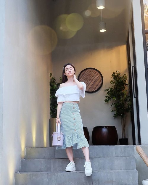 Real style is never right or wrong. 
It's a matter of being yourself on purpose.

White Sabrina Top @zara
Blue skirt @lovebonitoid 
Bag @zaloraid x @blancandeclare_official

#ootd #outfitoftheday #instastyle #stylefashiondaily #fashionaddict #bloggerstyle #ookbook #lookbookindo #ootdindo #ootdmagazine #styleblogger #fashionpost #styleinspiration #dailystyle #clozetteid 
#셀스타그램 #팔로우 #오오티디 #패션 #데일리 #일상 #데일리 #whatiwore #ootdmagazine #exploretocreate