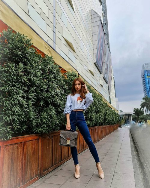 #SundayOotd top by @wearorlin 

Jeans and heels = love

#ootdstyle #ootdindokece #ootdindonesia #ootdid #styleblogger #stylefashion #fashionstyle #fashion #clozetteid