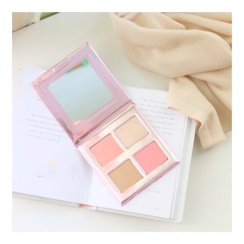 And this is the blush on from @esqacosmetics x @bclsinclair yang aku pake di pic sebelumnya 😀😀 Love it or hate it? 😀#beautyblogger #blogger #kbeauty #vscocam #ullzang #bblogger #bestoftheday #lookbook #style #fashion #styleblogger #BeautyBloggerIndonesia #beautyblogger #fashionblogger #bloggerbabes #beauty #makeup #indobeautygram #beautybloggerid #beautybloggerindo #charisceleb#clozetteid #beautynesiamember #charisceleb #hicharis #beautifuljournal