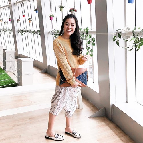This Sunday Jakarta decided to be cloudy, so I let the sun wear me instead. 🌞 
#clozetteid #ootd #allthingsyellow #stylediary #wfb #stylestalker #whatiweartoday