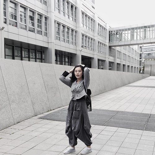 Quick stop in Munich before continuing our trip up to the mountains. I match the buildings in the neighborhood!

#allgreyeverything #clozetteid #ootd #fortheloveofgrey #whatiwear