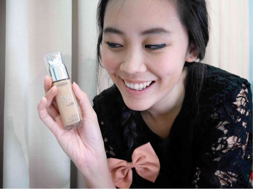 My job requires me to look full on representable all day long, and by “day” I mean 9 to hours after 5. Using the right foundation is therefore essential. After a while switching from brand to brand, my selection is L’oreal True Match Liquid Foundation. Read my first beauty review here! http://www.wynneprasetyo.com/2015/12/underneath-make-up.html