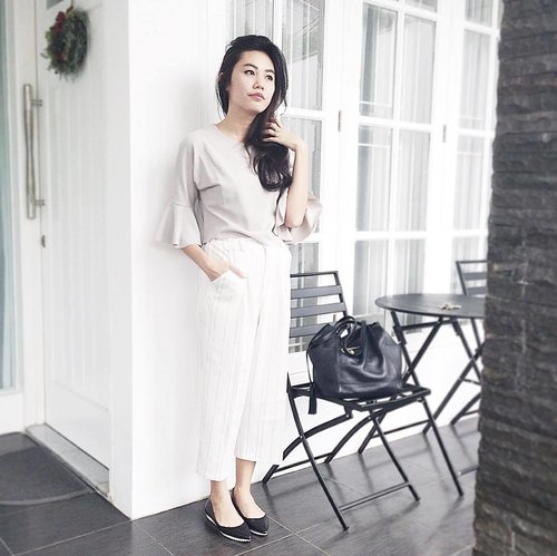 Over and over the only truth is everything comes back to you 🎶

#clozetteid #ootd #workwear #iweargrey #monochrome