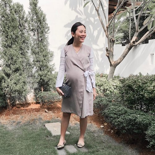 Someone asked me a question yesterday and in the middle of answering the question I stopped and confusedly asked, what was the question again? #pregnancybrain 
#clozetteid #ootd #workwear #styledaily #vestdress #lookbookindonesia #styleinspo #ootdideas #bumpstyle #pregnantandhappy